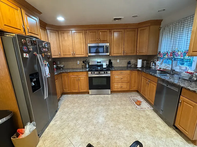 2133 Linwood Ave — Photo 10