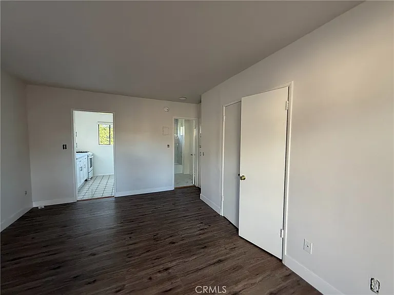 14154 Roscoe Blvd — Photo 3