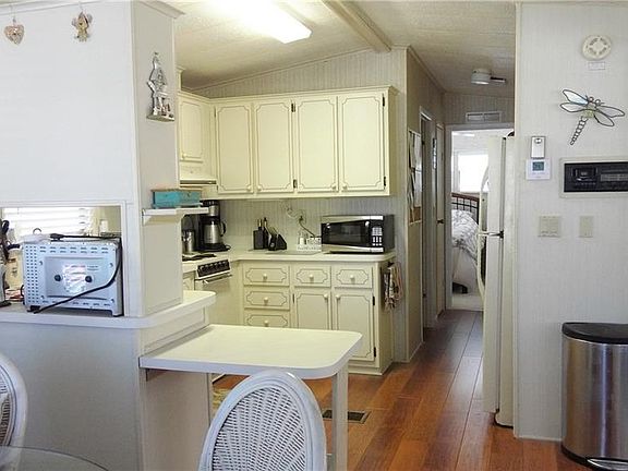 5th image of 809 Nettles Blvd