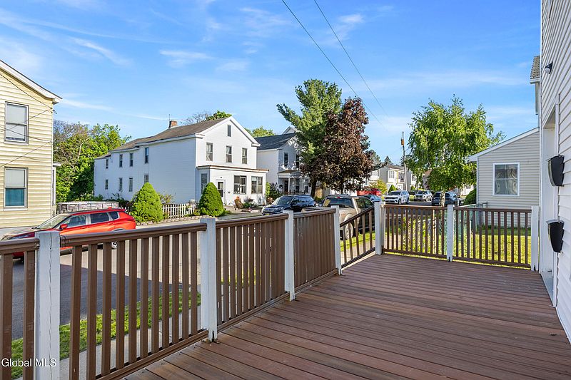 4th image of 1427 4th Avenue
