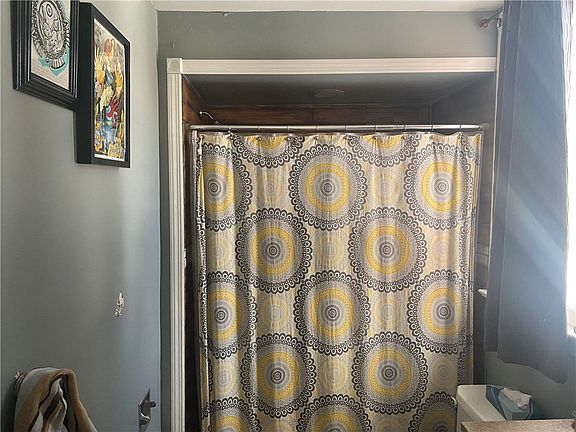 4th image of 218 Sunnyland Ave