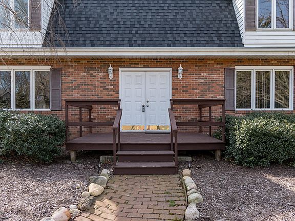 3rd image of 8106 Lake Vista Dr
