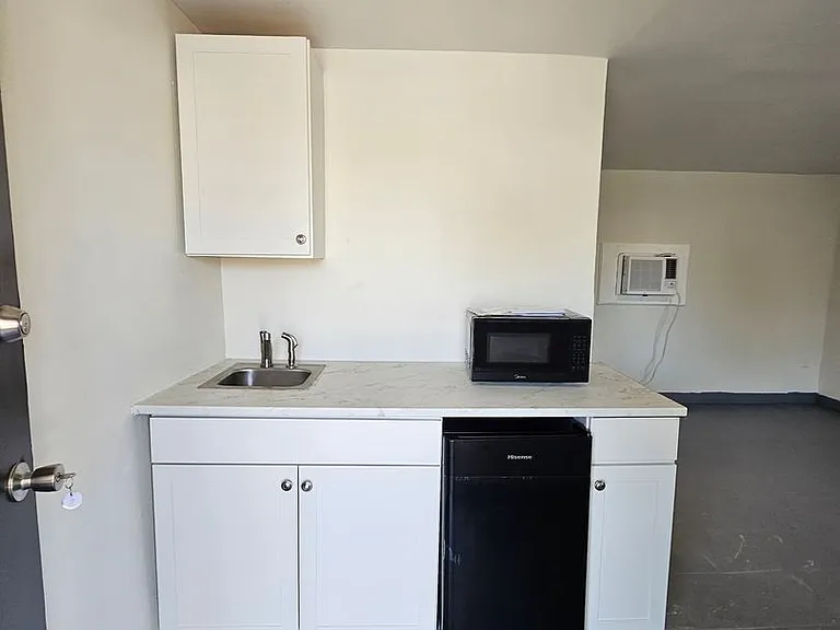 2322 Two Notch Rd — Photo 5