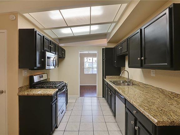 5th image of 320 Upland Blvd