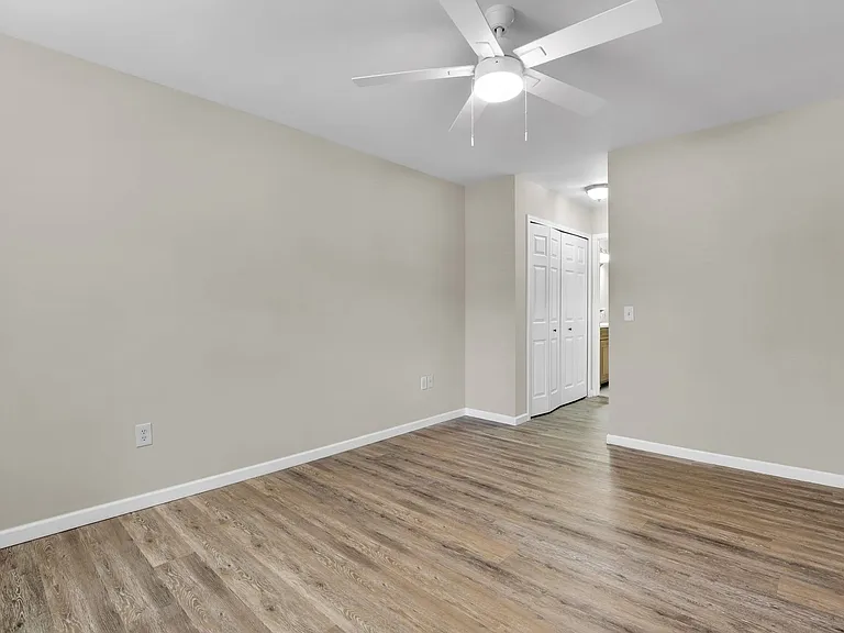 230 N Cir — Photo 23