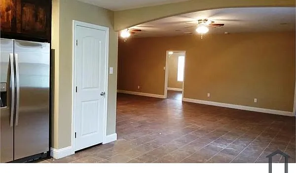 4 bed, 2100 sqft, $2,300 — Photo 2