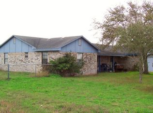 601 N 5th St, Seadrift, TX 77983