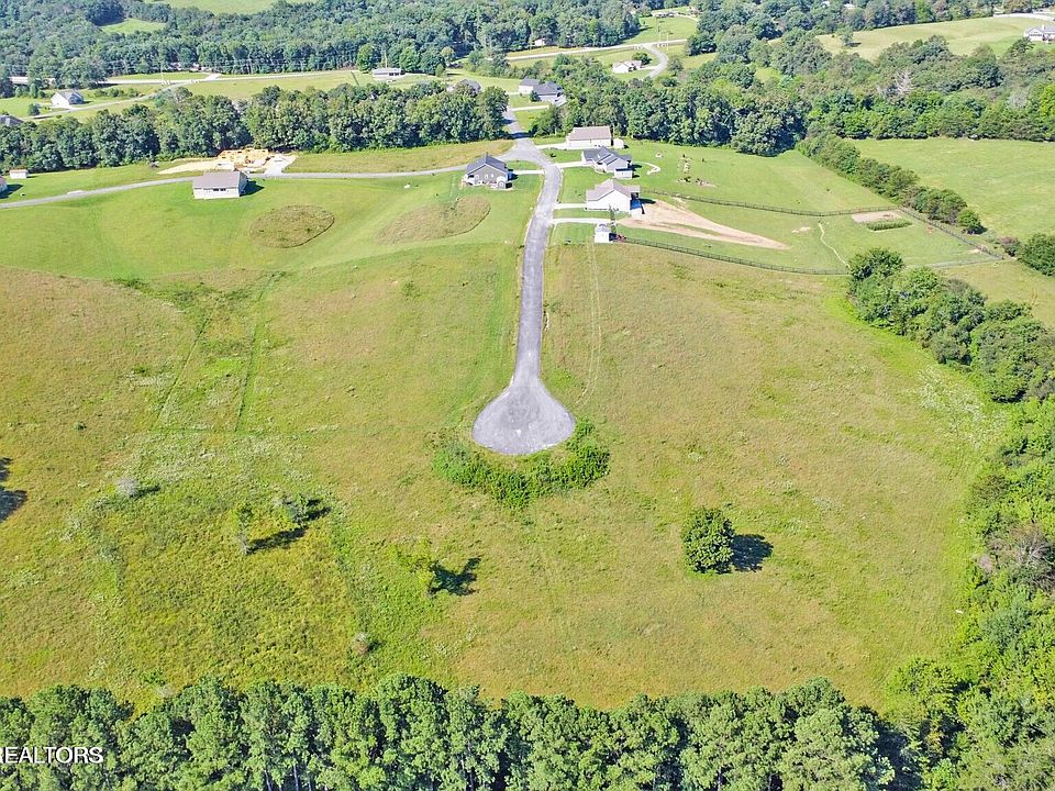 1st image of Estate Ln