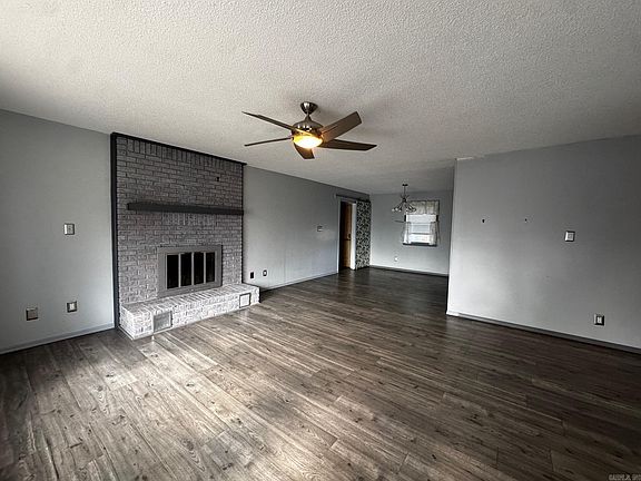 3rd image of 714 W Kraus St