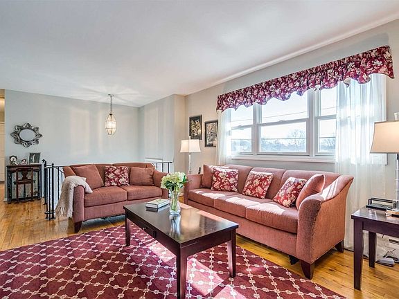 4th image of 37 Aldrich St