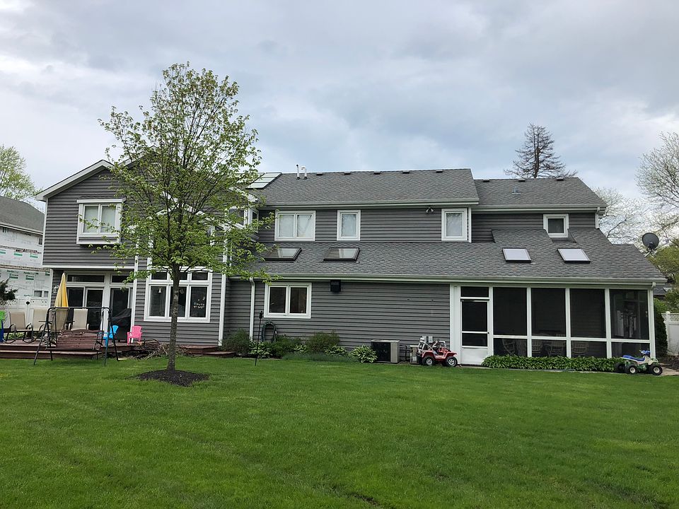 2nd image of 844 Arbor Ln