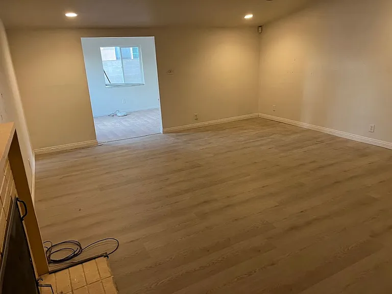 1039 Barston Ave — Photo 3