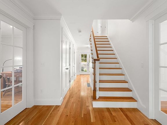 5th image of 32 Perry Ln