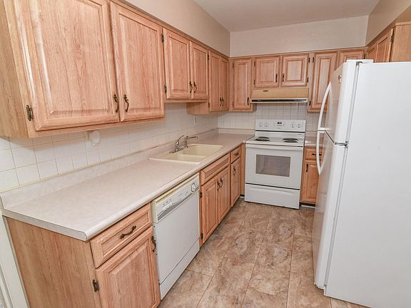 2nd image of 208 Surfwood Dr