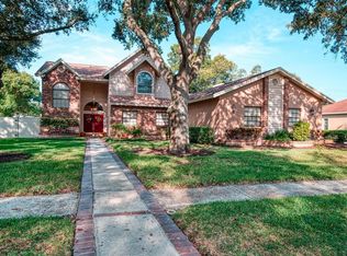 9936 Oaks Ln, Seminole, FL 33772