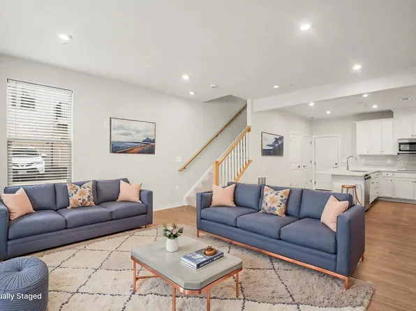 2430 Silver Line Aly, Herndon, VA 20171
