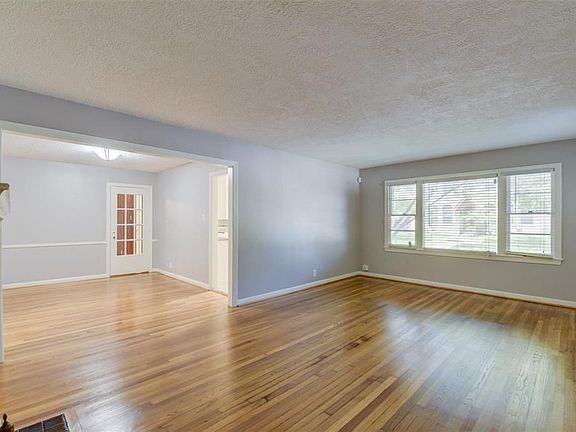 4th image of 2600 Oakdale St