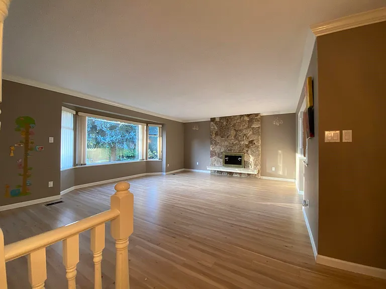 6368 Buckingham Dr — Photo 3