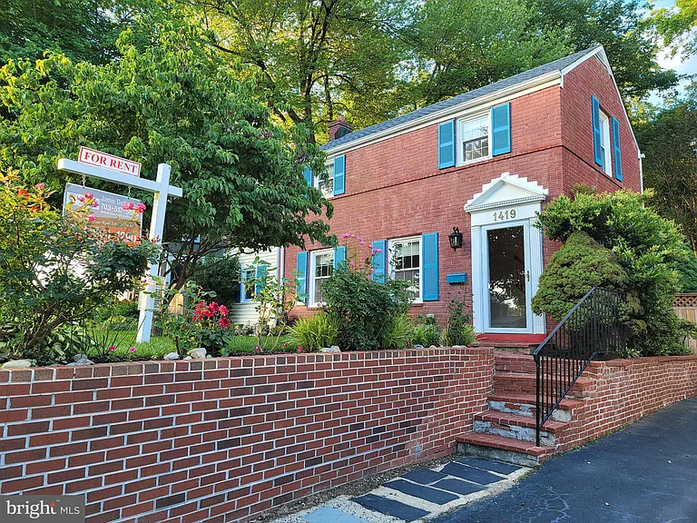 1419 N Longfellow St — Photo 1