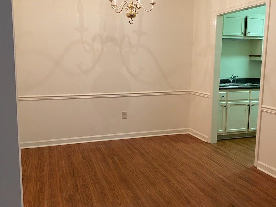 2nd image of 907 Morningside St