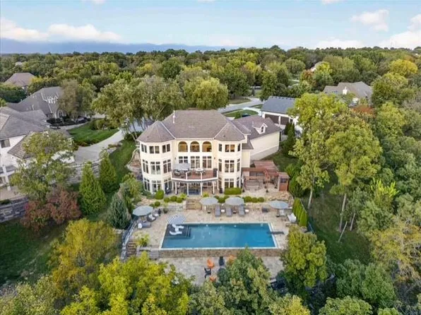 460 NW Riven Rock Cir, Lees Summit, MO 64081