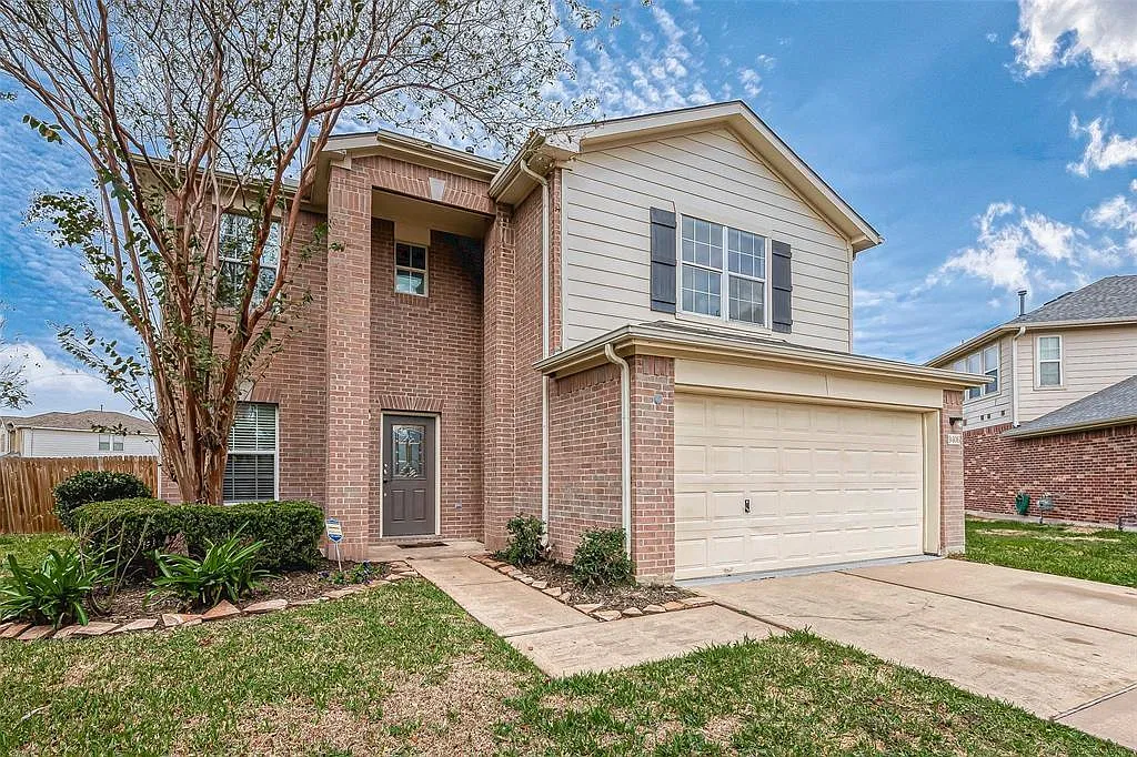 3 bed, 2.5 bath, 1684 sqft, $2,100 — Photo 2