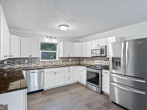 571 Lakeside Rd, Williamson, GA 30292