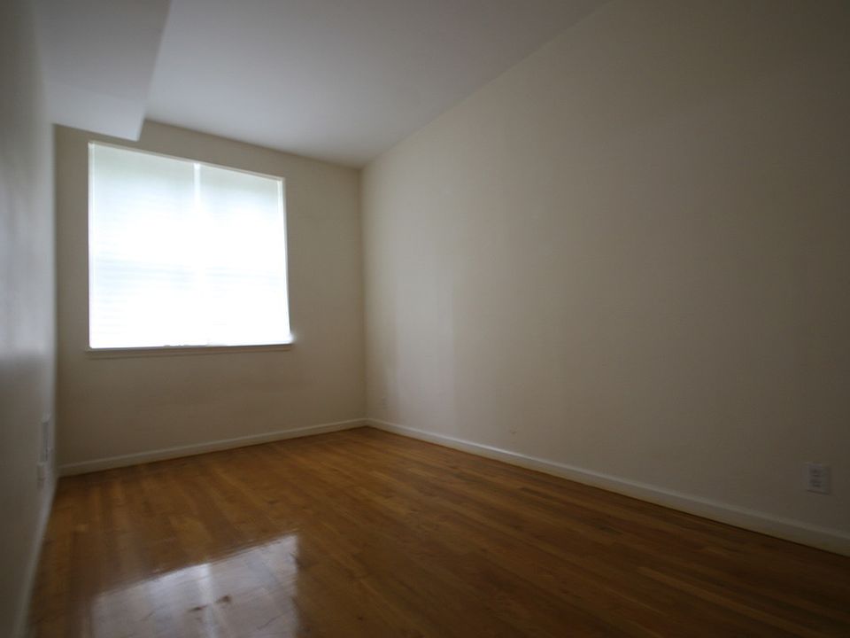 2nd image of 176 Kosciusko St APT 1B