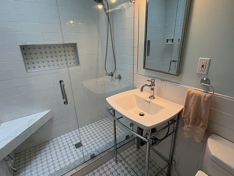606 Spruce St — Photo 35
