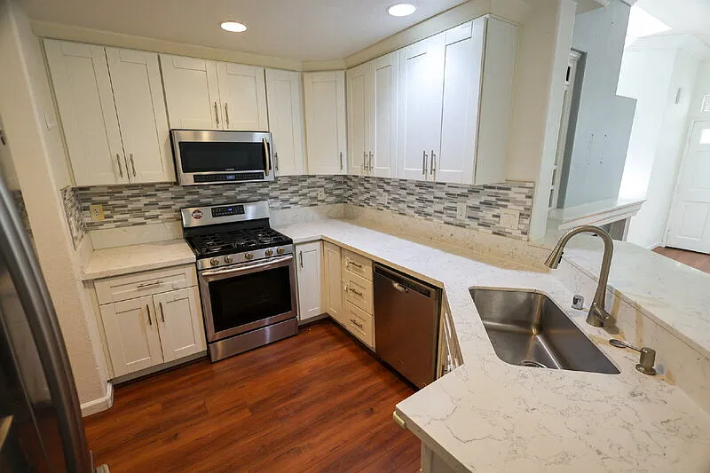 3 bed, 2.5 bath, 1400 sqft, $4,200 — Photo 3