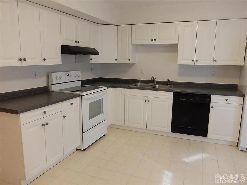 3 bed, 2.5 bath, 2174 sqft, $3,700 — Photo 3