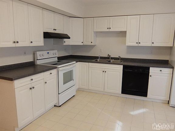 3rd image of 35 Sayre Dr