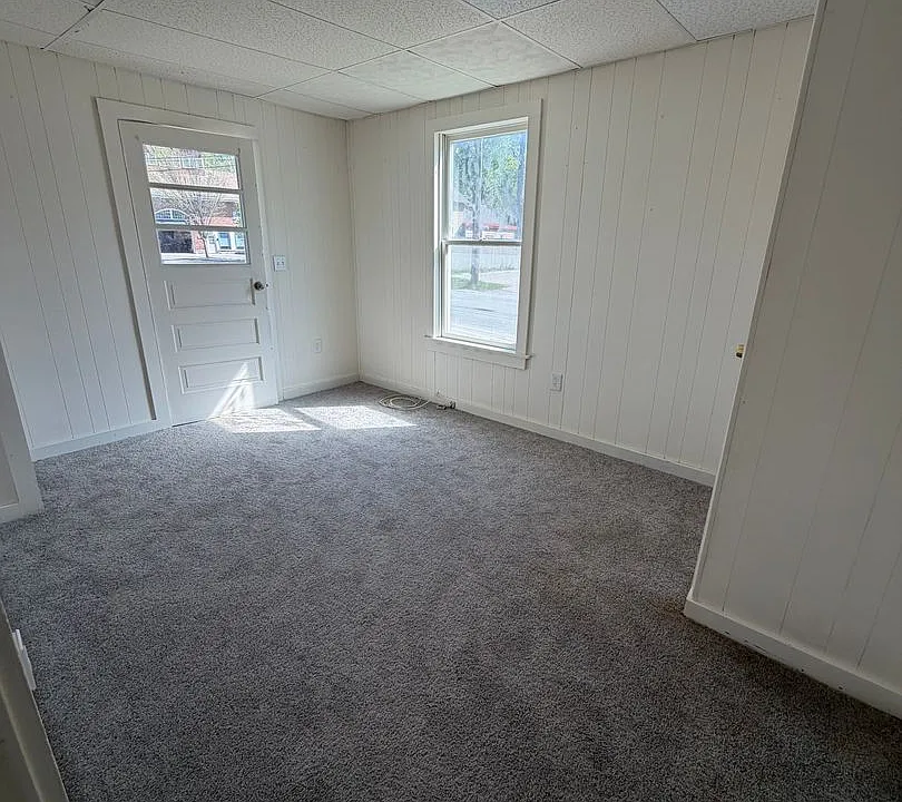 652 Main St