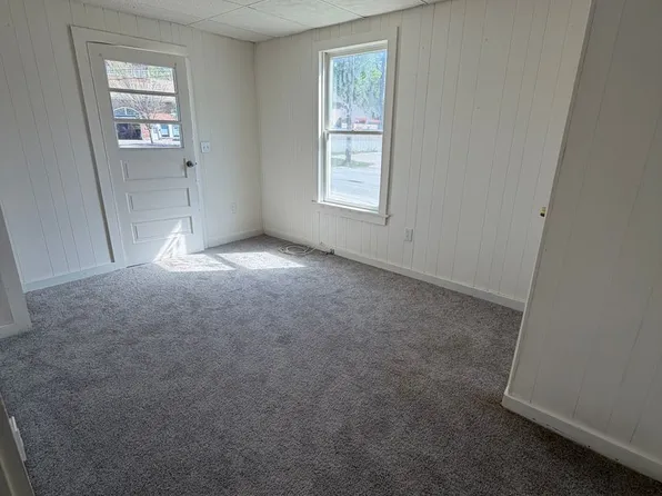 652 Main, 652 Main St #2, Bennington, VT 05201