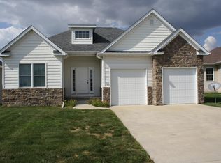 95 Cobblestone Ln, Le Claire, IA 52753