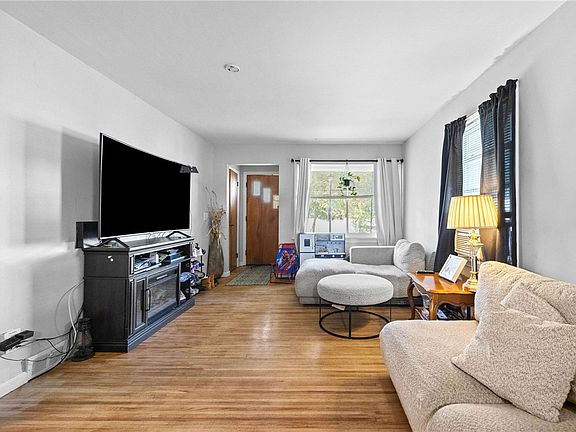 5th image of 251 Oneida St