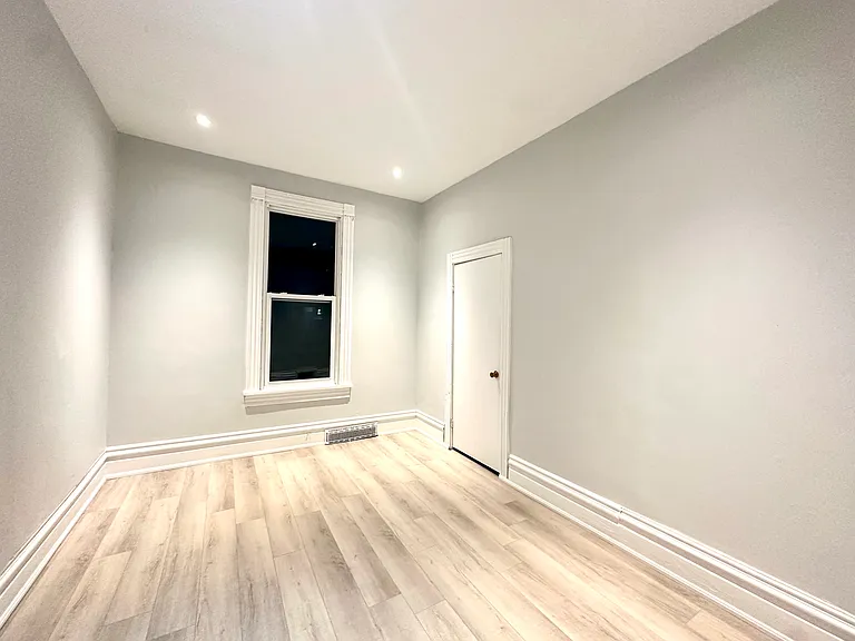 107 Erie Ave #1 — Photo 10