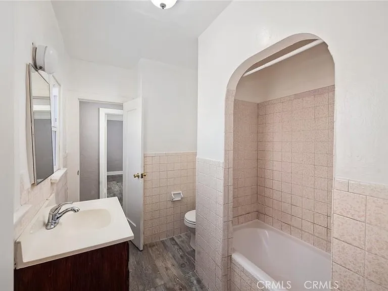 845 W 75th St #847-1/2 — Photo 2