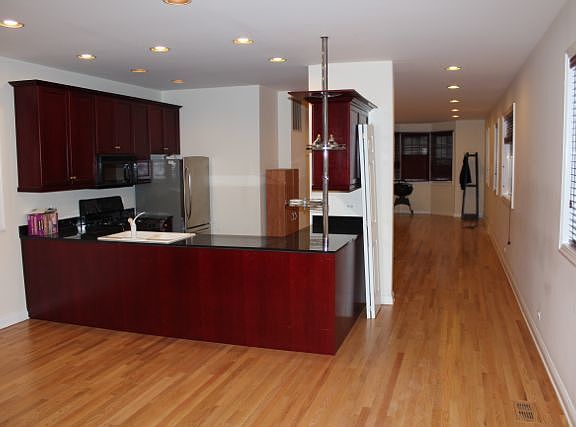 4th image of 1040 N Orleans St