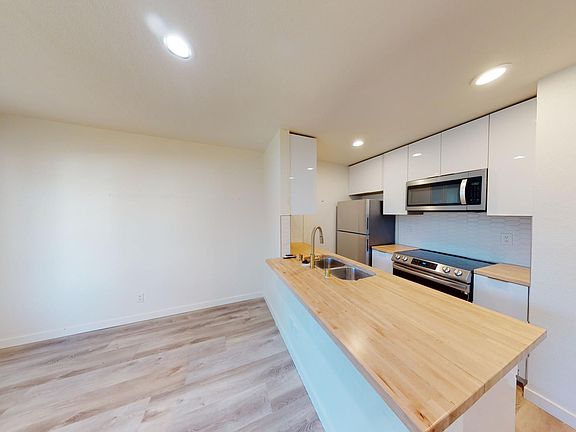3rd image of 4539 36th St Unit 2