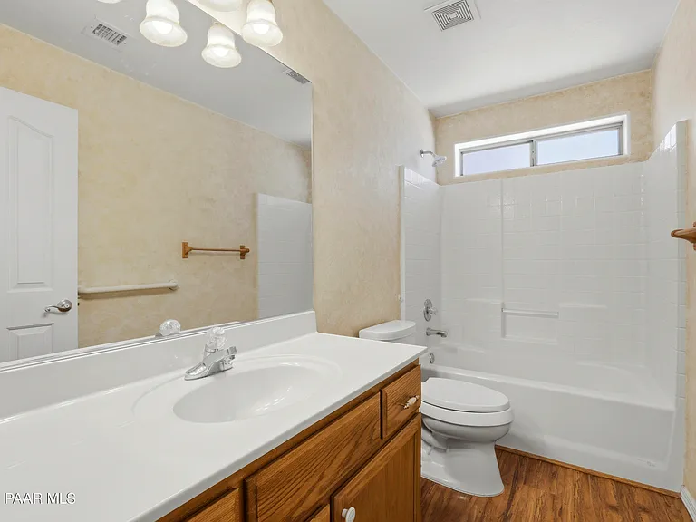 7451 Granite — Photo 16