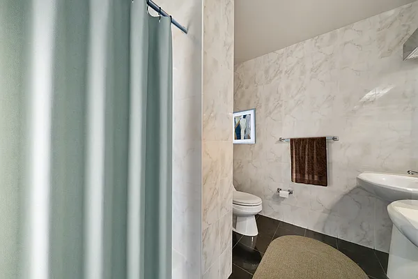 Rented by Vector New York, LLC | media 7