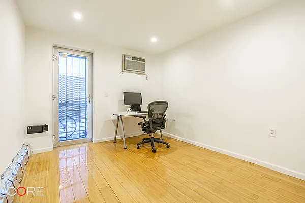 Rented by CORE | media 3