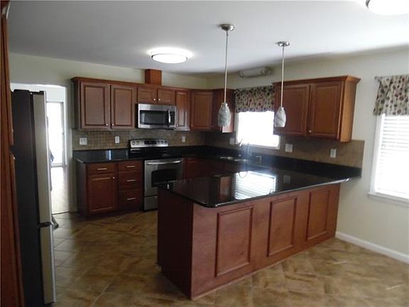 5th image of 201 Woodside Dr