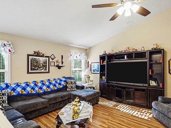 3rd image of 132 Stapleton Way