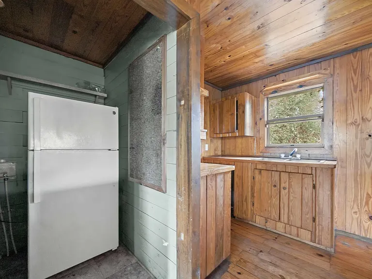 20973 Lakeview Dr — Photo 13