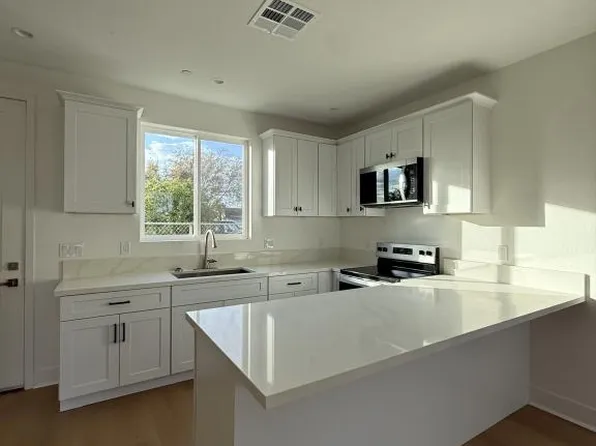 11684 Park Center Dr #A, Mira Loma, CA 91752