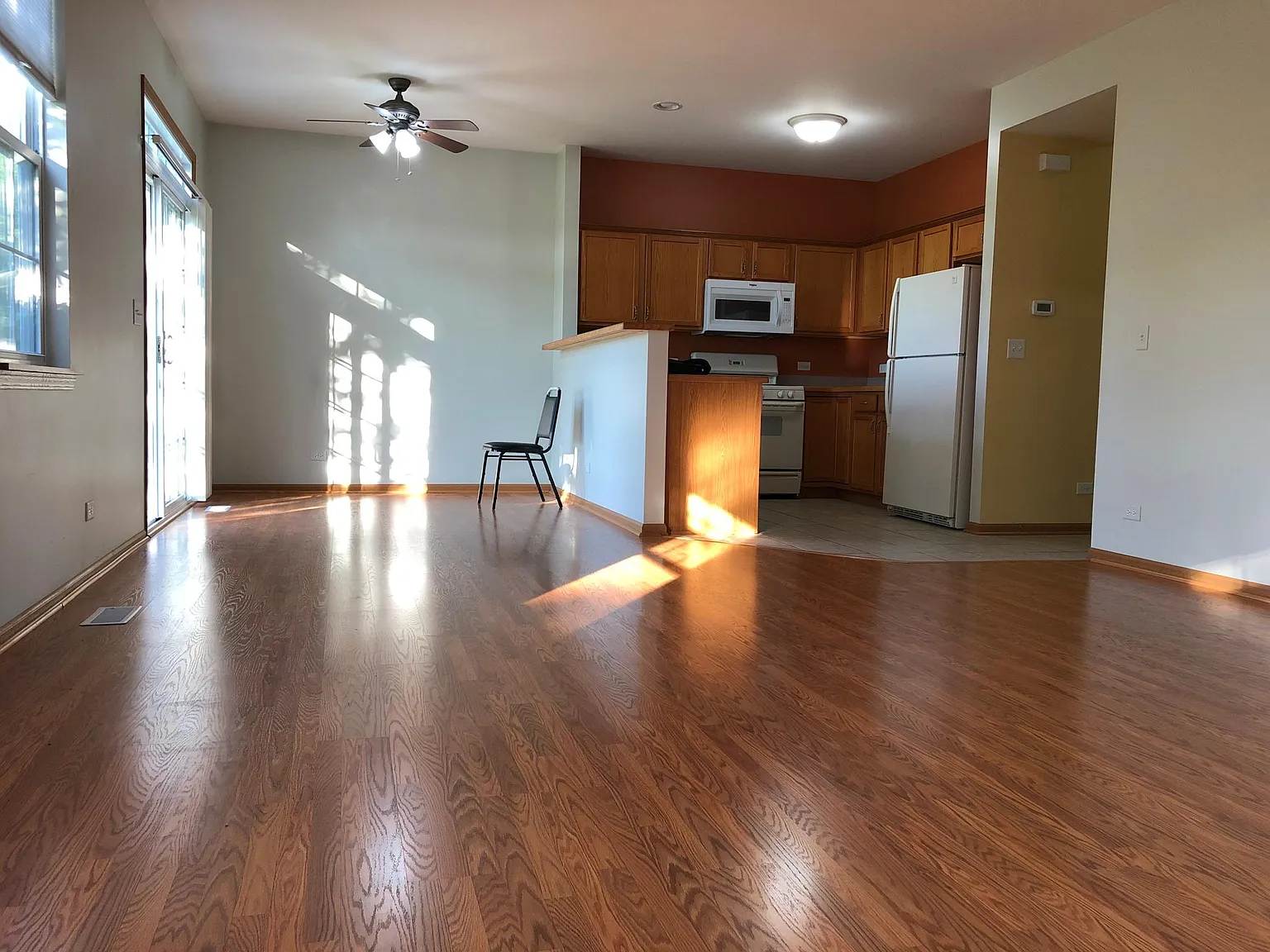 3 bed, 1.5 bath, 1646 sqft, $2,250 — Photo 3
