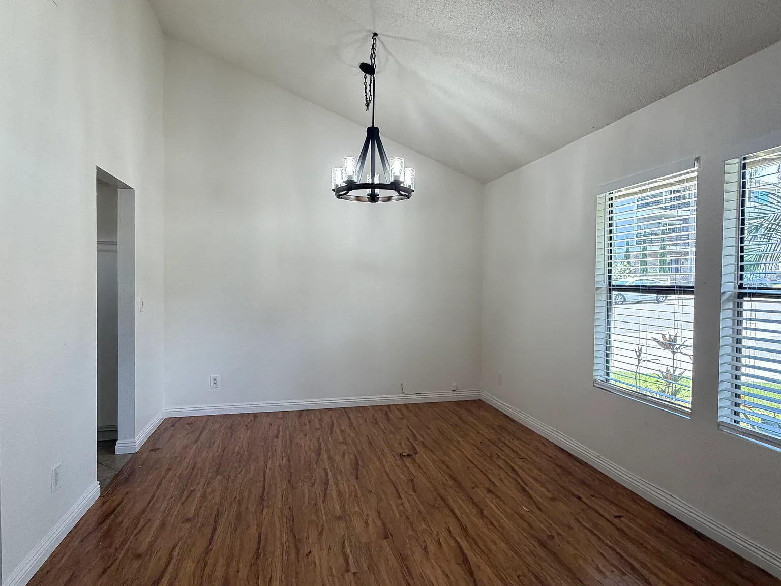 3 bed, 1750 sqft, $4,100 — Photo 4