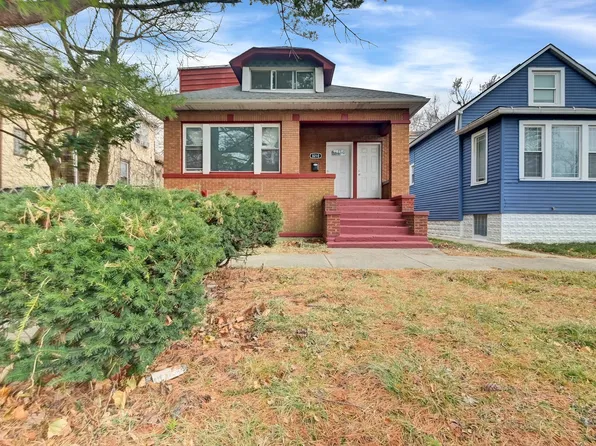 8210 S Manistee Ave, Chicago, IL 60617